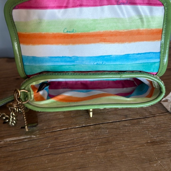 Coach ‘07 Hampton Green Straw Tote, Clutch, Slim Wallet, Scarf-Wrap & O/S Hat - Picture 14 of 16